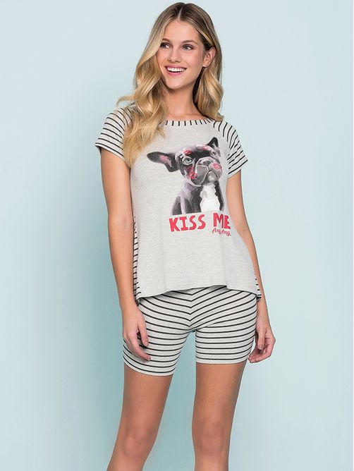 06031142-SD-T-BULLDOG-KISSES